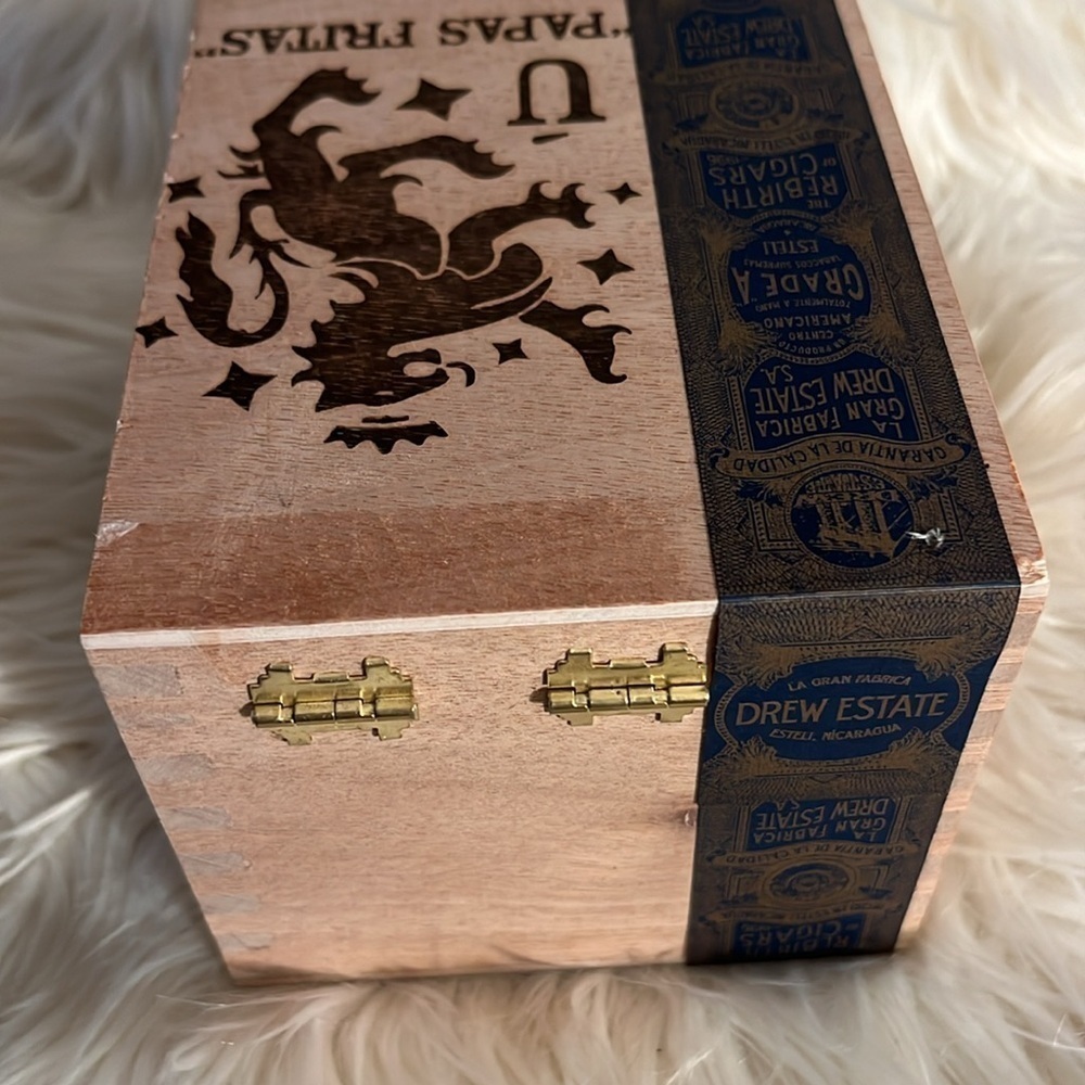 Papas Fritas cigar box. No cigars. Box only. - Picture 4 of 7